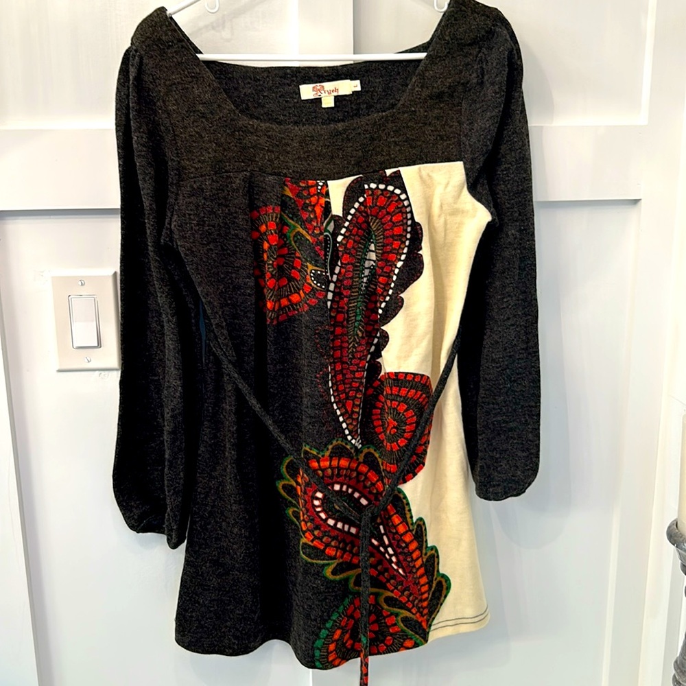 Women’s Dramatic Design Tunic
